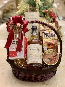 กระเช้าของขวัญ Holiday Deluxe Basket Set 3 ? The Balvernie Triple Cask